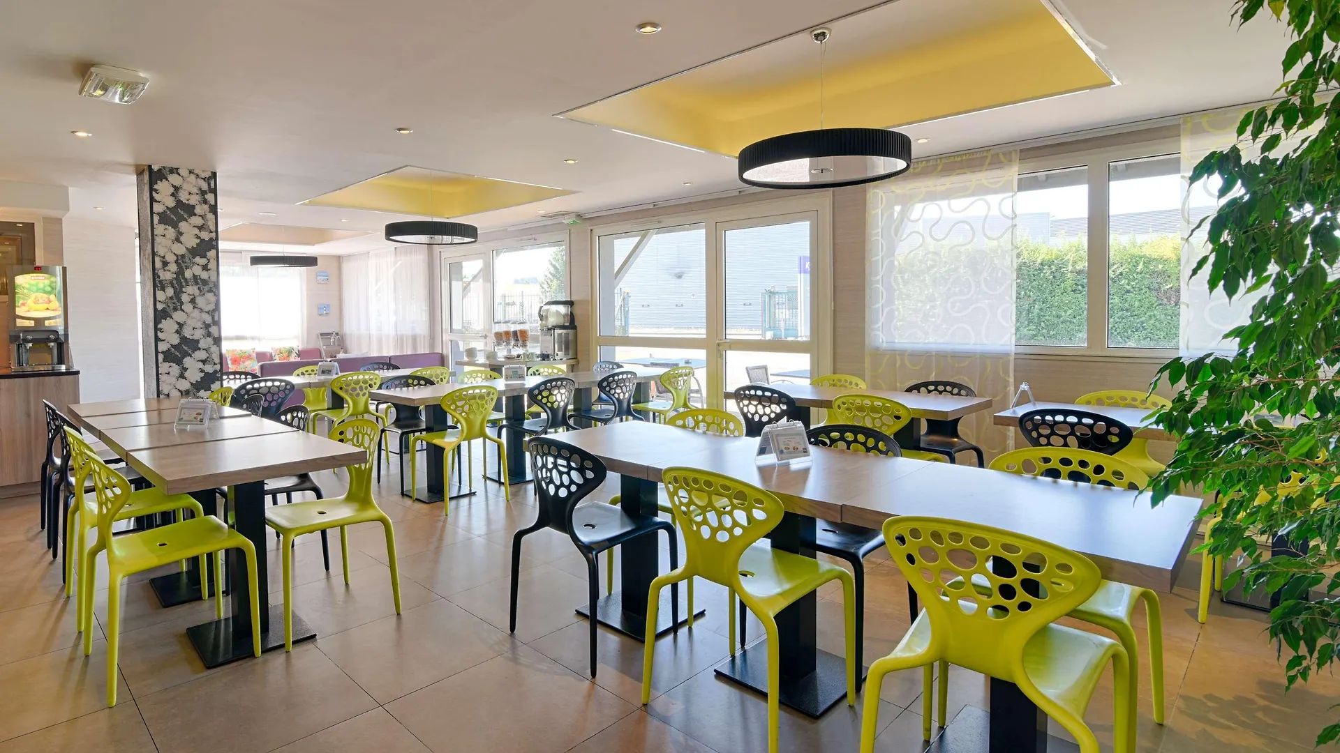 *** Otel Kyriad Lyon Est - Saint Bonnet De Mure Fransa