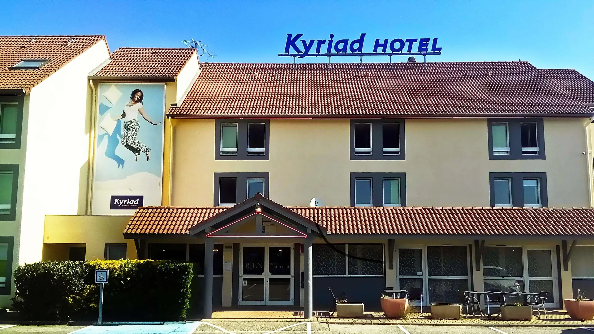 Kyriad Lyon Est - Saint Bonnet De Mure 3*, Saint-Bonnet-de-Mure
